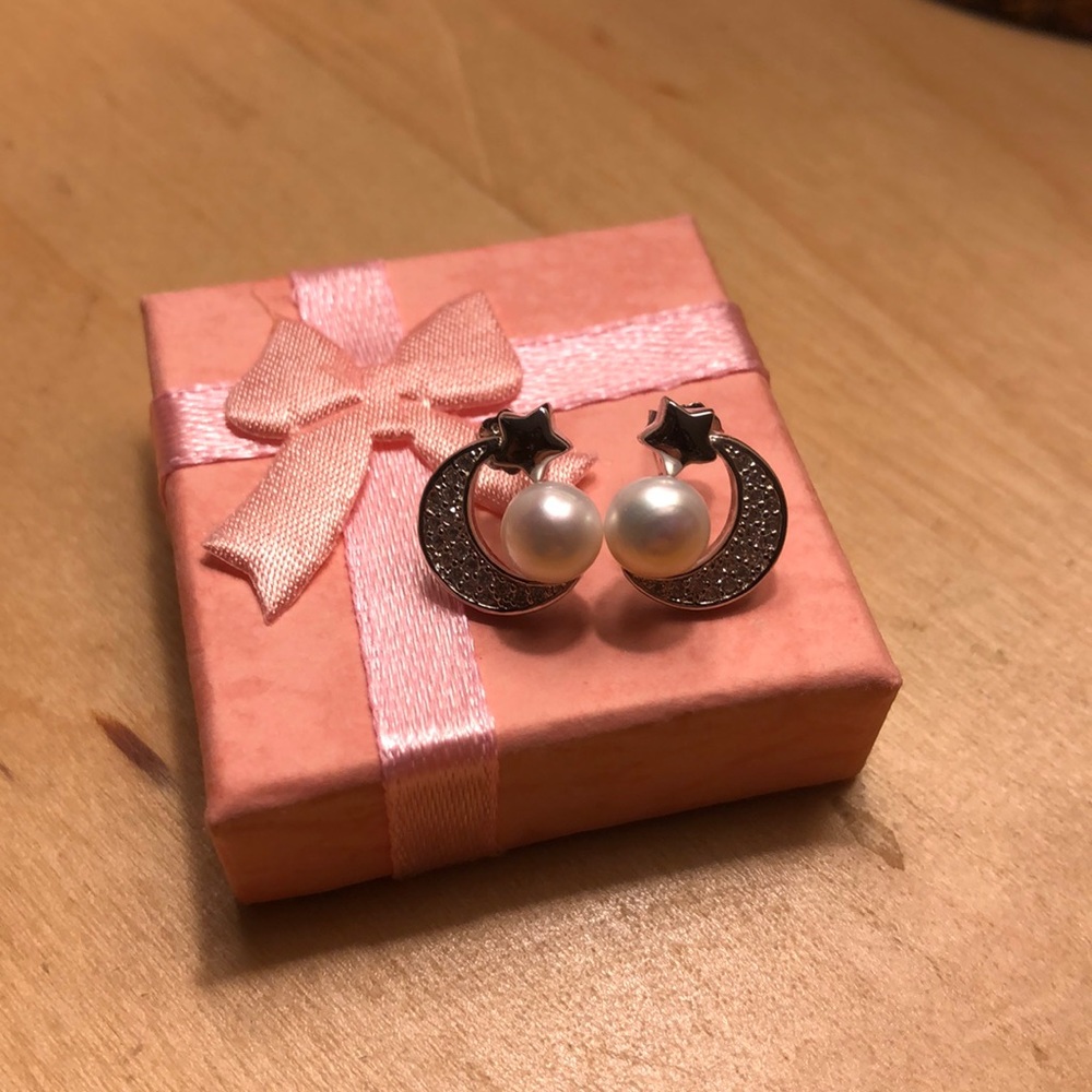 Moon pearl earrings. Sterling silver